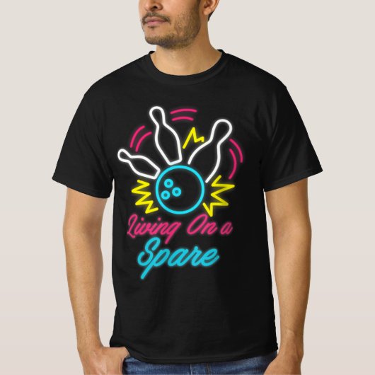 Living On A Spare Fun Bowling  Pins Sports Hobby  Tシャツ (正面)