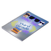 「Living That [Grade] Life」カスタマイズ可能なデザイン ノートブック (左側)