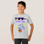 「Living That [Grade] Life」カスタマイズ Tシャツ (正面フル)