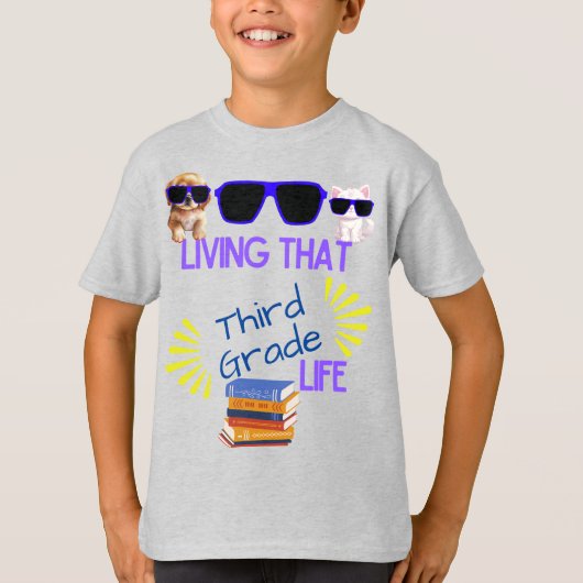 「Living That [Grade] Life」カスタマイズ Tシャツ (正面)
