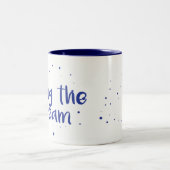 Living The Dream Coffee Mug, Navy ツートーンマグカップ (中央)
