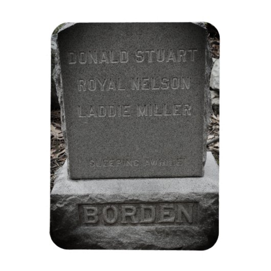 Lizzie Borden Dog Headstone - 'Sleeping Awhile' マグネット (縦)