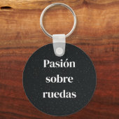 llavero vilianes con frase del mundo del motor キーホルダー (正面)