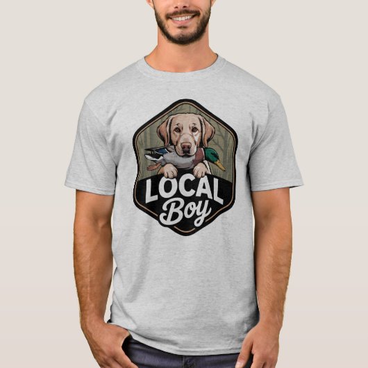 Local Boy Hunting Dog Southern Country-  Labrador  Tシャツ (正面)