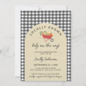 Locally Grown Modern Grey Gingham Baby Shower 招待状 (正面)