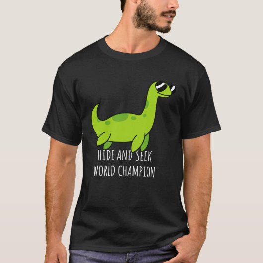 Loch Ness Monster Hide and Hide Game World Champi Tシャツ (正面)