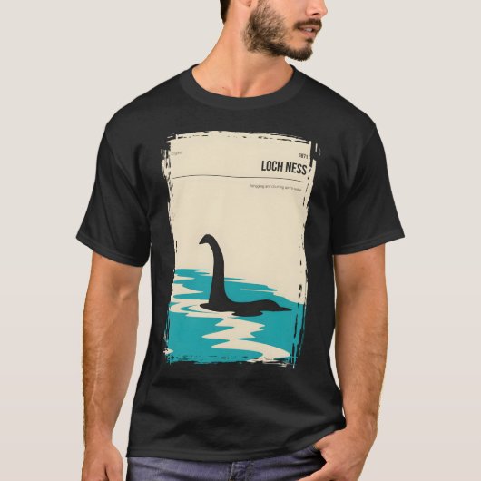 Loch Ness Scotland Cryptidブックカバーポスター Tシャツ (正面)