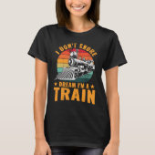 Locomotive Funny I don't snore I dream I'm a train Tシャツ (正面)