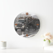 Logging Truck in the Rain ラージ壁時計 (ホーム)