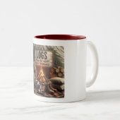 Logs & Lazy Mornings Mug – Cozy Camp Coffee Escape ツートーンマグカップ (正面右)