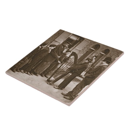 「Lonの街の生活からのイタリアンな通りのミュージシャン、 タイル (側面)