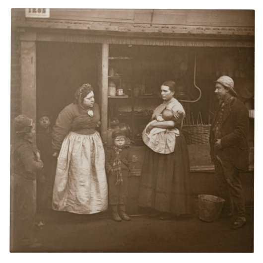 「Lonの街の生活からの洪水からの被害者、 タイル (正面)