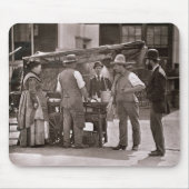 「Londの街の生活からの貝の販売人、 マウスパッド (正面)