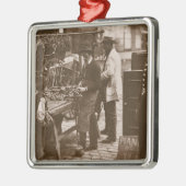 「Londonの街の生活からの通りの錠前屋、 メタルオーナメント (左)