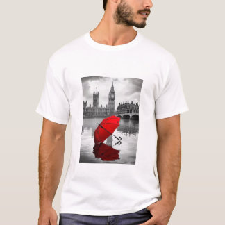 London Rain: Red Umbrella by the Thames Tシャツ