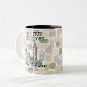 London skyline with pastel brushstroke background ツートーンマグカップ (正面左)