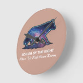 Lone Galaxy Wolf Silhouette - Echoes (NO NUMBERS) ラウンド壁時計 (傾斜)