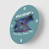 Lone Galaxy Wolf Silhouette (wild universe) -  ラウンド壁時計 (傾斜)