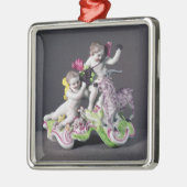 Longtonホールのグループ、ヤギとの2 putti、c.1755 メタルオーナメント (左)