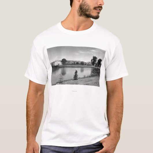 LongviewのWAの町のview湖のSacajaweaの写真 Tシャツ (正面)