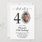 Look モダン Who's 40 Photo Adult誕生日 招待状 (正面)