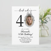 Look モダン Who's 40 Photo Adult誕生日 招待状 (スタンド正面)