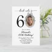 Look モダン Who's 60 Photo Adult誕生日 招待状 (スタンド正面)