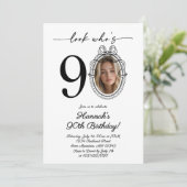 Look モダン Who's 90 Photo Adult誕生日 招待状 (スタンド正面)