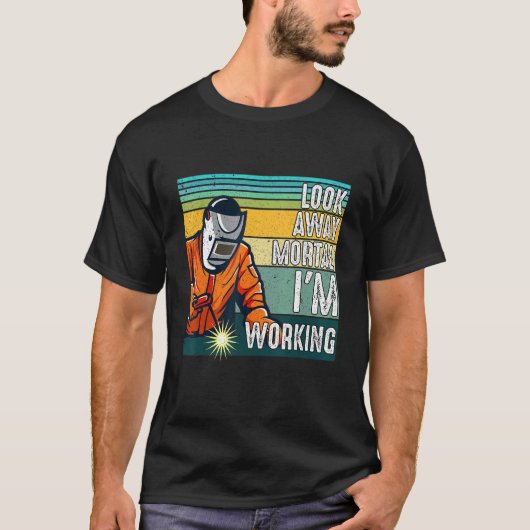 Look Away Mortal Retro  Welder Welding Saying Men  Tシャツ (正面)