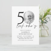 Look Who'sモダンシンプル50誕生日 招待状 (スタンド正面)