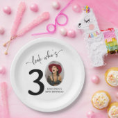 Look Who's 30! Modern Photo 30th Birthday ペーパープレート (パーティー)