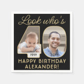 Look Who's 40ブラック&金ゴールドハッピーバースデー2写真 スタンダードカクテルナプキン (正面)