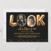 Look Who's 40 Black Gold Photo Forty Birthday 招待状 (正面)