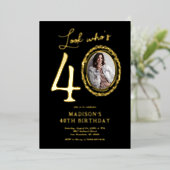 Look Who's 40 Photo Adult誕生日 箔招待状 (立ち正面)