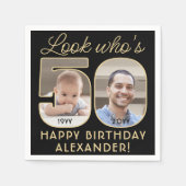 Look Who's 50ブラック&金ゴールドハッピーバースデー2写真 スタンダードカクテルナプキン (正面)