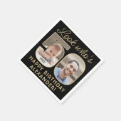 Look Who's 50ブラック&金ゴールドハッピーバースデー2写真 スタンダードカクテルナプキン (角)