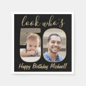 Look Who's 50ブラック&金ゴールド2フォトハッピーバースデー スタンダードカクテルナプキン (正面)