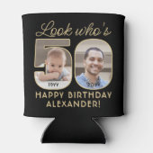 Look Who's 50ブラック&金ゴールド2フォトバースデーパーティー 缶クーラー (裏面)