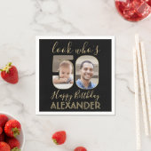 Look Who's 50ブラック&金ゴールド50番誕生日写真 スタンダードカクテルナプキン (インサイチュ)