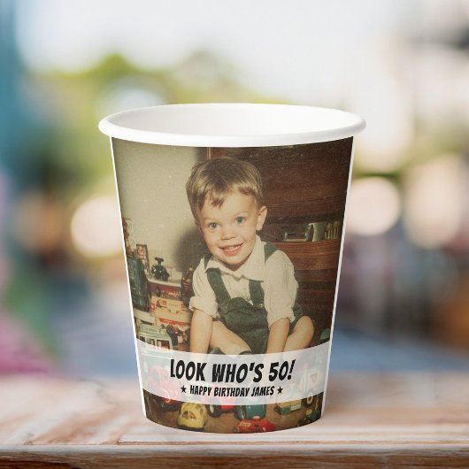 「Look Who's 50」誕生日パーティー写真 紙コップ