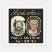 Look Who's 60ブラック&金ゴールドハッピーバースデー2写真 スタンダードカクテルナプキン (正面)