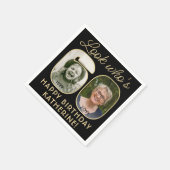 Look Who's 60ブラック&金ゴールドハッピーバースデー2写真 スタンダードカクテルナプキン (角)