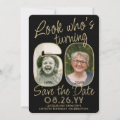 Look Who's 60ブラック&金ゴールド2フォトバースデーパーティー セーブザデート (正面)