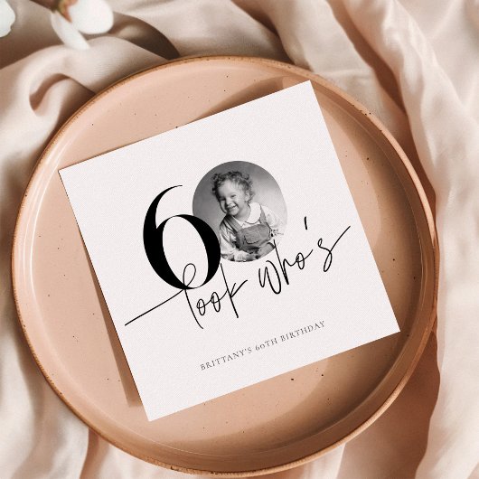 Look Who's 60 Photoおもしろいシンプル 60誕生日 スタンダードカクテルナプキン