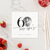 Look Who's 60 Photoおもしろいシンプル 60誕生日 スタンダードカクテルナプキン (インサイチュ)