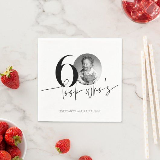 Look Who's 60 Photoおもしろいシンプル 60誕生日 スタンダードカクテルナプキン (インサイチュ)