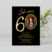 Look Who's 60 Photo Adult誕生日 箔招待状 (立ち正面)