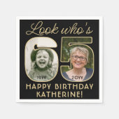 Look Who's 65ブラック&金ゴールドハッピーバースデー2写真 スタンダードカクテルナプキン (正面)