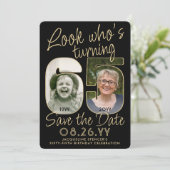 Look Who's 65ブラック&金ゴールド2フォトバースデーパーティー セーブザデート (スタンド正面)