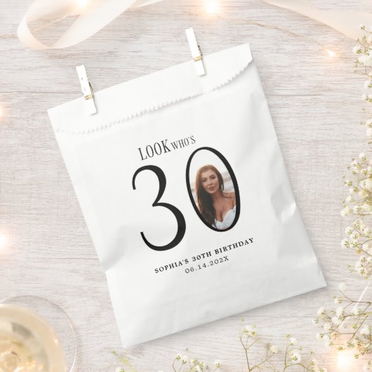 Look Who's Thirty Minimal Photo 30th Birthday フェイバーバッグ (クリップ留めされた状態)